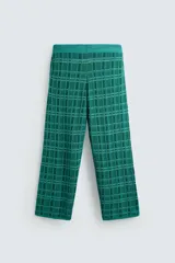 Pantalón relaxed fit de punto ligero tejido en hilatura con algodón, color verde con diseño a cuadros. Cintura elástica ajustable con cordón y bolsillos laterales.
