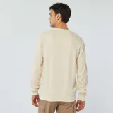 Sweater color crema de punto de piqué con cuello redondo y mangas largas.