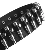 Cinturón negro de cuero sintético con balas plateadas removibles.
