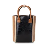 Matera combinada en símil cuero color marrón y negro con textura croco. Tiene división interior, asas cortas de mano y broche en el asa.