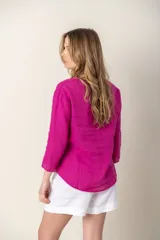 Camisa fucsia de lino con cuello mao y mangas 3/4.