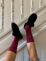 Pantuflas cerradas de corderito color negro.