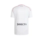 Camiseta de fútbol Adidas del Club Atlético River Plate, modelo Home temporada 24/25. Diseño blanco con la tradicional banda roja cruzada en el pecho, logo de Adidas y escudo del club.