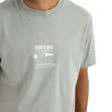 Remera verde de manga corta con estampado en el pecho con el logo de la marca Rhythm y motivos playeros.