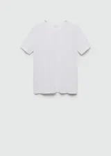 Remera blanca de algodón con cuello redondo y mangas cortas.