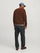 Jean negro de calce baggy, tiro alto, cinco bolsillos y cierre con cremallera. Presenta silueta amplia en muslos, rodillas y botamanga. Acabado stonewash.