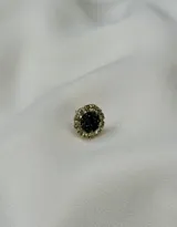 Caravana de resina con strass negros y dorados, de 1cm de diámetro. Se vende por unidad.