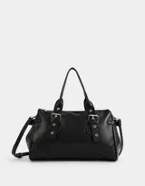 Cartera bowling negra de cuerina con correa regulable y desmontable, manijas superiores y hebillas frontales.