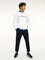 Buzo blanco de Tommy Hilfiger con capucha y cordones ajustables. Logo de la marca bordado en el pecho y en el puño.