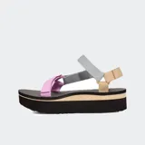 Sandalias de plataforma con correas de poliéster reciclado en tonos azul, rosa y beige, diseño de cierre de velcro.
