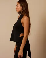 Top halter negro de lycra premium polisap, con espalda descubierta y lazo para atar en la espalda.