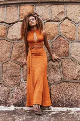 Pollera larga de viscosa con lurex color azul petróleo, con tajo lateral.