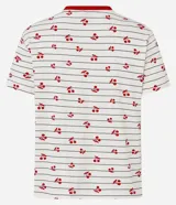 Blusa de pijama de manga corta, corte holgado, con cuello redondo ribeteado en rojo. El tejido es de viscosa con estampado de rayas finas horizontales y pequeños motivos de cerezas en color rojo.