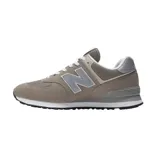 Championes New Balance modelo ML574EVG, color gris con detalles en blanco, confeccionados en gamuza y malla, con logo "N" característico en los laterales y entresuela ENCAP.