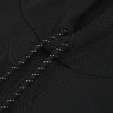 Buzo hoodie negro de tejido fleece suave al tacto. Cuenta con capucha con cordones ajustables, bolsillo tipo canguro y logo de Topper estampado en el pecho.