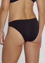 Bombacha de bikini color verde agua, de microfibra sin costuras y forro de algodón.