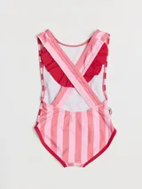 Malla enteriza de lycra con rayas verticales rojas y celestes en el frente, laterales con rayas horizontales naranjas y turquesas, terminaciones con ribete verde y espalda blanca.