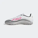 Championes de fútbol Adidas F50 Messi Club, color blanco con detalles en plateado, negro y rosa.