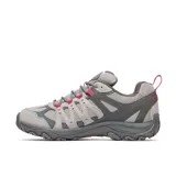 Zapatillas de senderismo Merrell Accentor 3 Low confeccionadas en ante y malla color gris, con membrana impermeable. Cuentan con puntera de goma protectora, lengüeta de fuelle, cuello acolchado, forro de malla reciclada, plantilla extraíble de espuma EVA, entresuela de espuma EVA ligera y suela de goma adhesiva Merrell Air Cushion.