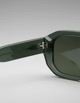 Lentes de sol geométricos color verde oscuro con lentes polarizados TAC japoneses antirayaduras y con film super hidrofóbico.