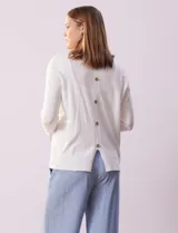 Cardigan tejido negro, marca Vila Milano, con botones aplicados en la espalda.
