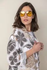 Blazer italiano de lino estampado en tonos tierra, de corte recto y mangas 3/4.