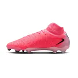 Championes de fútbol Nike Phantom Luna 2 Elite, color rosa con detalles en negro. Diseñados para césped natural ligeramente húmedo.