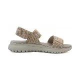 Sandalias de mujer color beige con plataforma baja y tiras anchas de tejido elástico.