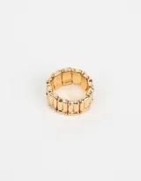Anillo dorado elástico con eslabones rectangulares.