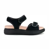 Sandalias negras con plataforma baja y ajuste con velcro.