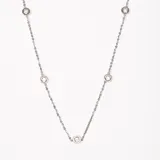Collar de acero con detalle de piedras brillantes md. en la cadena.