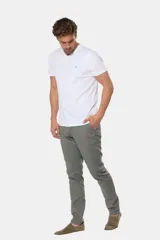 Pantalón de lino color beige, de corte recto y cintura elastizada.