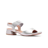Sandalias de cuero negro con taco bajo y tira elástica en el tobillo.