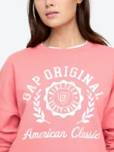 Buzo deportivo negro de algodón, corte holgado, cuello redondo y logo de Gap estampado en el pecho.