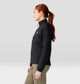Campera negra de mujer, con cierre frontal, cuello alto y logo de la marca en el pecho.
