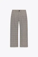 Pantalón de tiro alto con estampado de cuadros en tonos marrones y grises, con bolsillos delanteros y falsos bolsillos traseros. Cierre frontal con cremallera y botón.