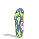 Championes de fútbol Adidas Predator Club FG/MG, color blanco con detalles en fucsia, amarillo y violeta. Diseñados para césped natural o sintético.