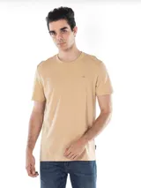 Remera de algodón color beige con cuello redondo y logo CK bordado en el pecho.