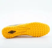 Championes de fútbol Umbro, color amarillo con detalles en negro, para hombre. Modelo Velocita VI League TF, ideal para fútbol 5.
