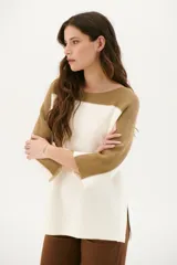 Buzo de punto color beige con mangas 3/4 y detalle bitono en cuello y mangas.