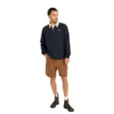 Bermuda de denim color marrón con bolsillos laterales y traseros.