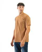 Remera verde militar de algodón con cuello redondo y mangas cortas.