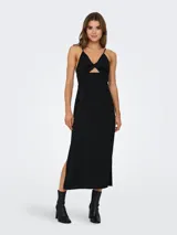 Vestido midi negro de corte camisole con breteles finos y abertura en la pierna.