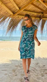 Vestido de lino estampado con mangas japonesas y cintura elastizada.