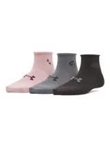 Pack de tres pares de medias Under Armour Essential para mujer, de corte tobillero, color blanco con detalles en rosa y celeste.