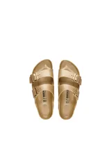 Sandalias Birkenstock Arizona Eva color dorado, con dos correas ajustables con hebilla.