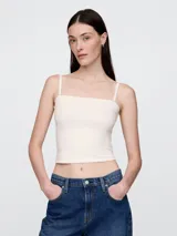 Musculosa blanca de algodón con breteles finos.