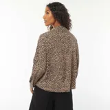Camisa fluida de manga 3/4 con estampado animal print.