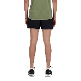 Short deportivo negro de tejido ligero con tecnología que absorbe la humedad.