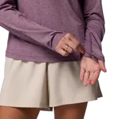 Remera deportiva de manga larga color lila, con logo de la marca en el pecho y en la manga.